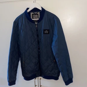 Jacka size M - Blå rutmönstrad jacka från Jack & Jones storlek M