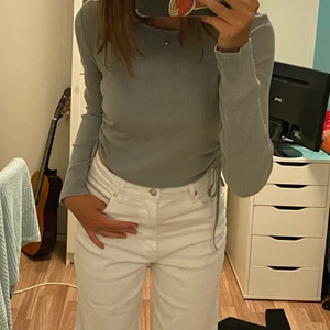 blå/grå tröja från h&m - En grå/blå tröja från H&M som köptes i vintras. Den är väll använd men i bra skick!! Storlek S