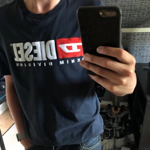 Mörkblå Diesel T-shirt -  Något år gammal inte många gånger använd.