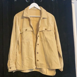 Manchester jacka  - Jacka med fickor, pris kan diskuteras. Köparen står för frakt. 