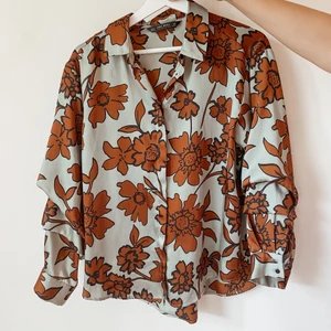 Blommig skjorta - Blommig skjorta