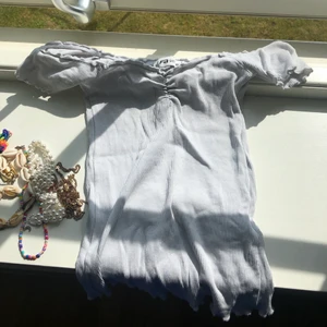 Topp - En fin vit topp. Använd men i fin skick🤍🥂⚡️