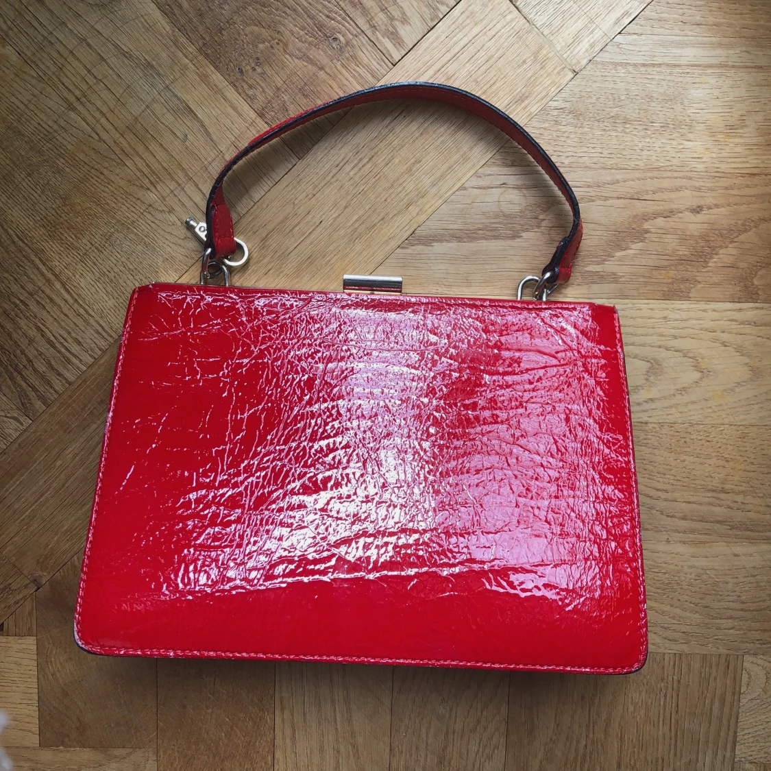 Röd väska