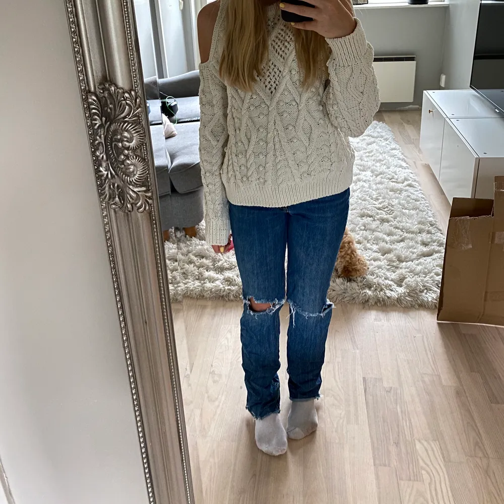 Säljer jeans från zara. Köpte i höstas för 400kr och har använt sparsamt, köpte för 400kr säljer för 200kr.💕 pris kan diskuteras. Jeans & Byxor.