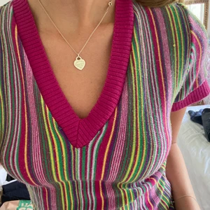 Färgglad topp - Topp köpt på second hand i Berlin. Märke okänt! Passar mig storlek 36 perfekt, bör även passa 34 och 38 pga material 💓👚