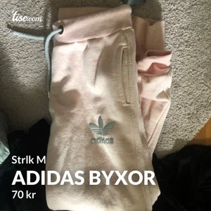Adidas mjukisar - Ett par rosa adidas mjukisar i storlek M. Det finns en liten fläck (se bild 2) Pris: 70kr + frakt