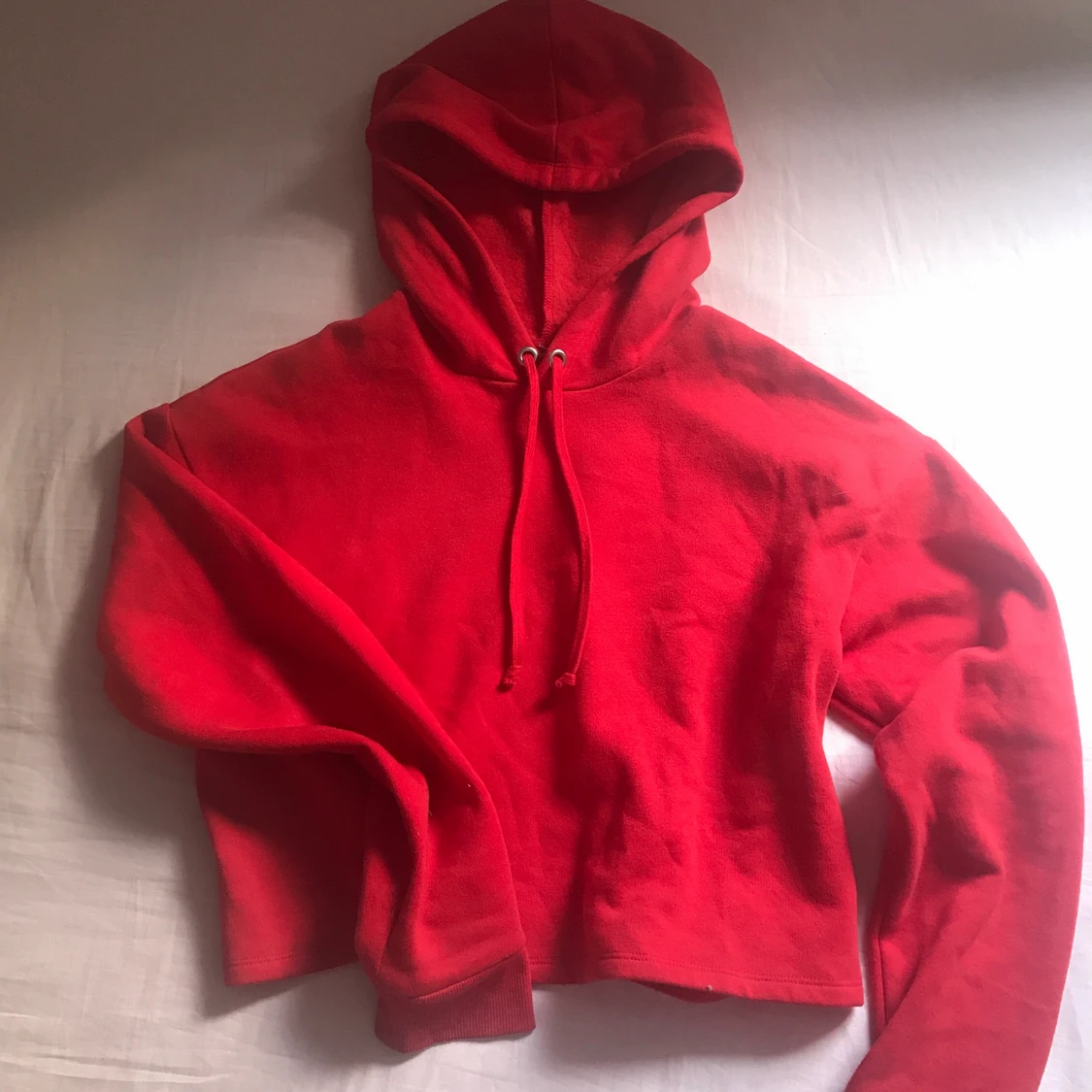 Röd kort hoodie
