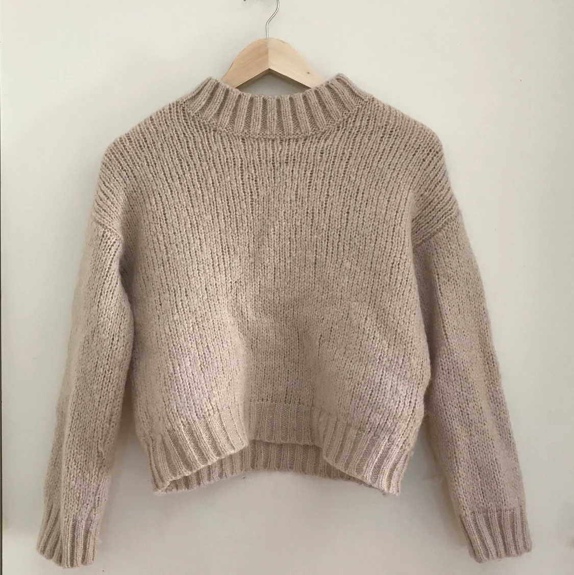 Beige stickad tröja - 90