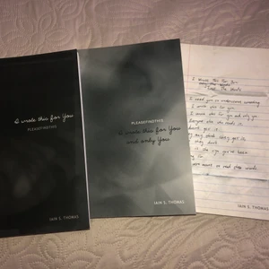 I wrote this for you TRILOGIN - poesi - I wrote this for you trilogin av Iain S. Thomas. Poesi (på engelska) och vackra bilder för varje dikt. 