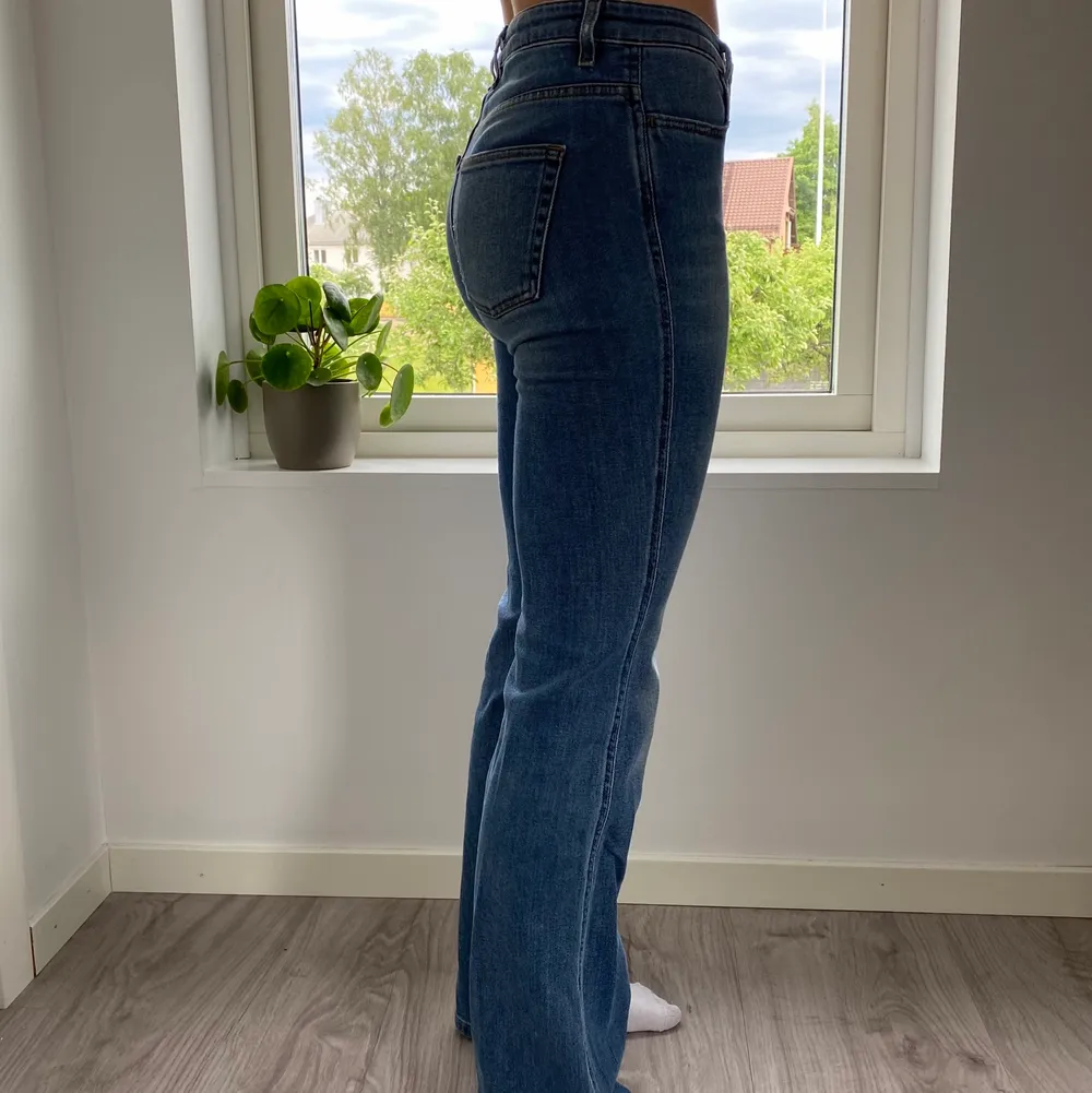 Storlek M | Modellen är 175cm lång | Måttligt använda. Jeans & Byxor.