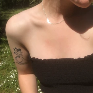 Tubtopp från GinaTricot - Svart topp från GinaTricot i fint skick! Skulle säga att det passar en XS också. 🤍