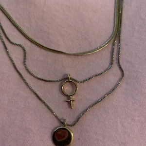 Treradigt halsband - Säljer halsband och armband i olika storlekar. 1 st - 15 kr, 2 st - 20 kr, 3st 25 kr. Frakten är densamma för alla så kolla gärna på de andra smyckena för att få allt fraktat tillsammans.