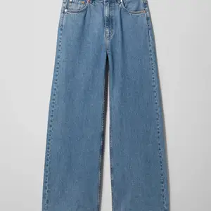jag säljer mina näst intill oanvända Ace-jeans för att jag ska flytta och min stil har förändrats. pris kan diskuteras vid snabb affär. kan frakta och även mötas upp i stockholm. byxorna sitter bra på min och jag är 170 cm lång❤️