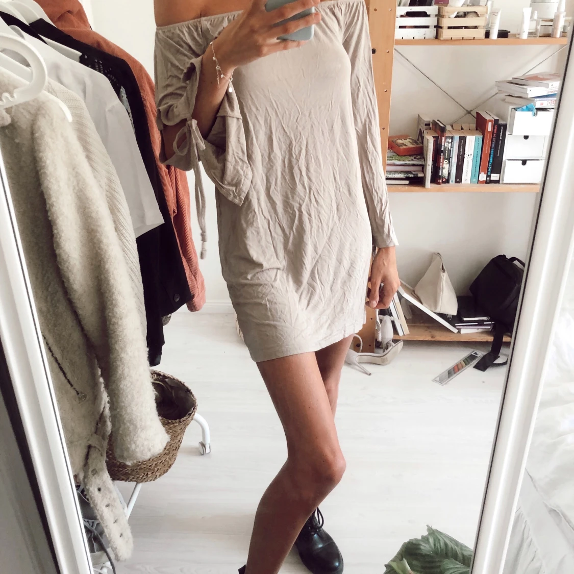 Offshoulder klänning med öppna ärmar - 91