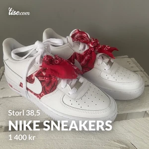 Nike sneakers  - Sneakers med röda band. Aldrig använda. Tar swich. Frakt fritt 