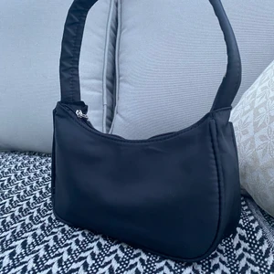 Väska - Supersnygg väska ifrån Shein, aldrig använd, helt ny!!