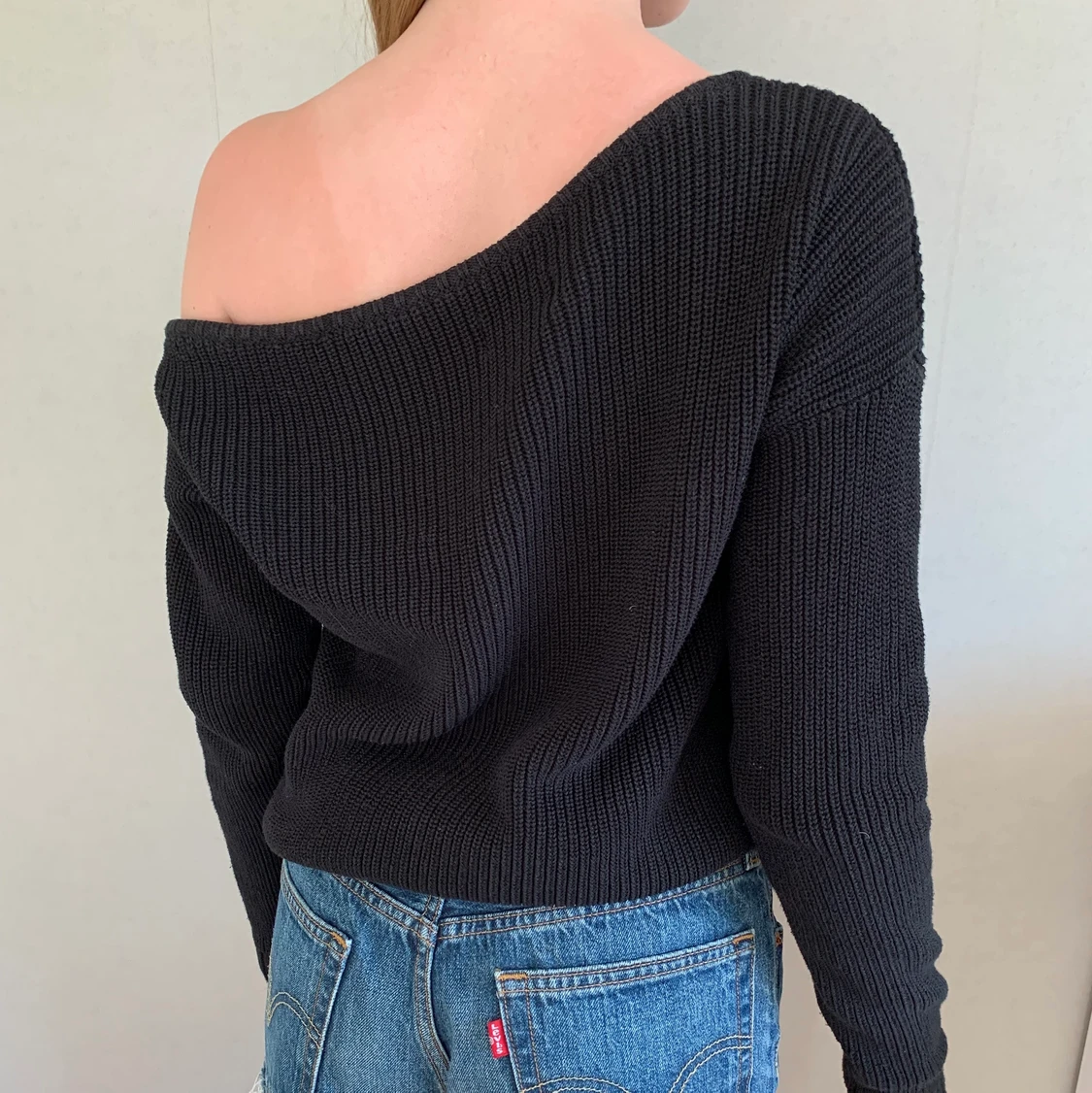 Stickad one shoulder tröja - 90