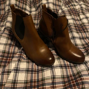 Skor - Bruna fina skor aldrig använda