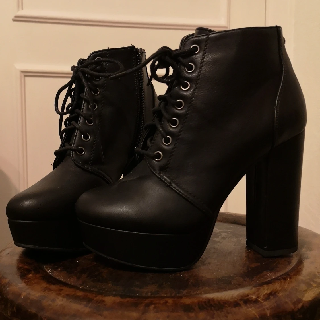 Skor, platå och hög klack