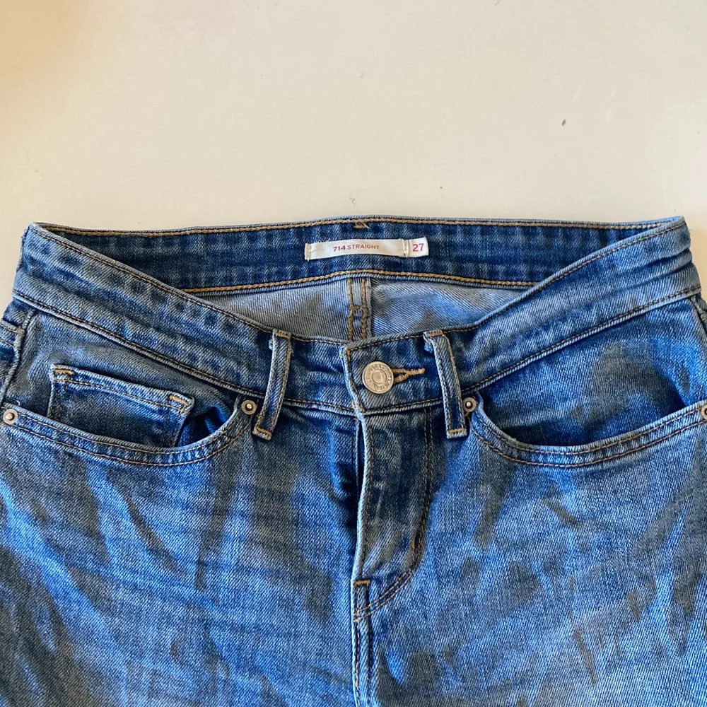 Låg midjade jeans från Levis, ljus blåa och storlek 27 i midjan . Jeans & Byxor.