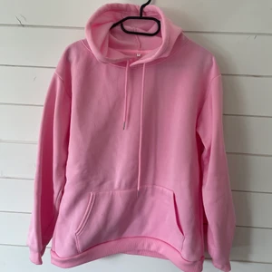 Rosa Hoodie - Rosa hoodie från Shein i storlek S! Helt oanvänd, snygg passform och färg!