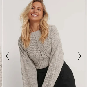 Kabelstickad tröja från nakd - Köpte tröjan för 330kr från nakds hemsida. Säljer den för 150kr då den aldrig är använd💗. Pris går att diskuteras💗