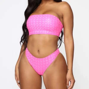 Bikiniset från FashionNova, storlek XS. - Helt nytt bikiniset från FashionNova, storlek XS. Två delar. 