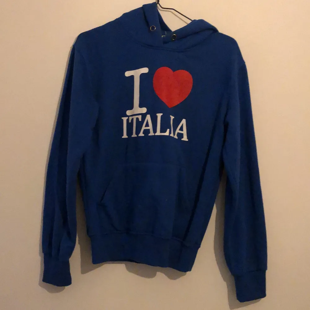 fet vintage i love italia hoodie i storlek m, köparen står för frakt 💚. Hoodies.