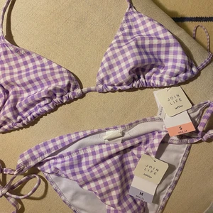 Bikini - Helt oanvänd bikini med prislappen kvar. Överdelen strl S och underdelen strl M. Spårbar frakt (51kr)