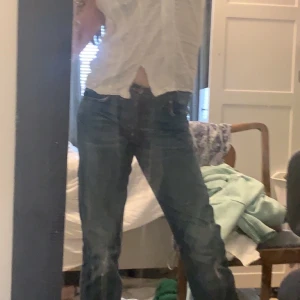 Fint ganska genonskinligt linne ❤️ - Storlek S men väääldigt stor, passar defenetivt en M!! Ganska genomskinlig men fungerar ❤️