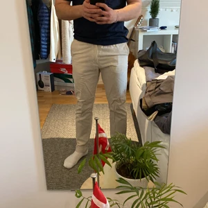 HM linnebyxor  - Snygga linnebyxor till sommaren från hm, storleken är XS men dem passar nog en S också. Dem är slim fit!😵‍💫