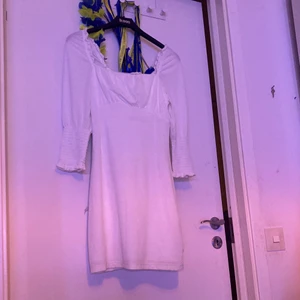 Student klänning  - Jättefin student klänning i bra skick inga fläckar Storlke S 