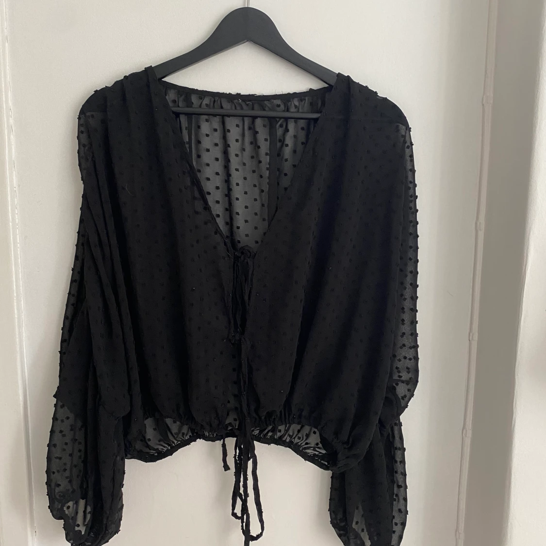 Svart prickig blus / topp 