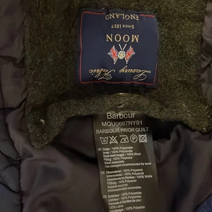 Barbour quilt jacka strl M - Ca ett år gammal , använd men i bra skick .
