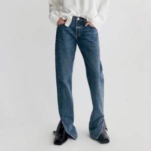 lågmidjade zara jeans som är använda ett fåtal gånger!💕