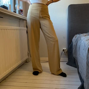 Kostymbyxor  - Supper fina kostymbyxor från BIK BOK. Men som tyvärr inte passar mig. Super bra kvalitet. (Köparen står för frakten)❤️