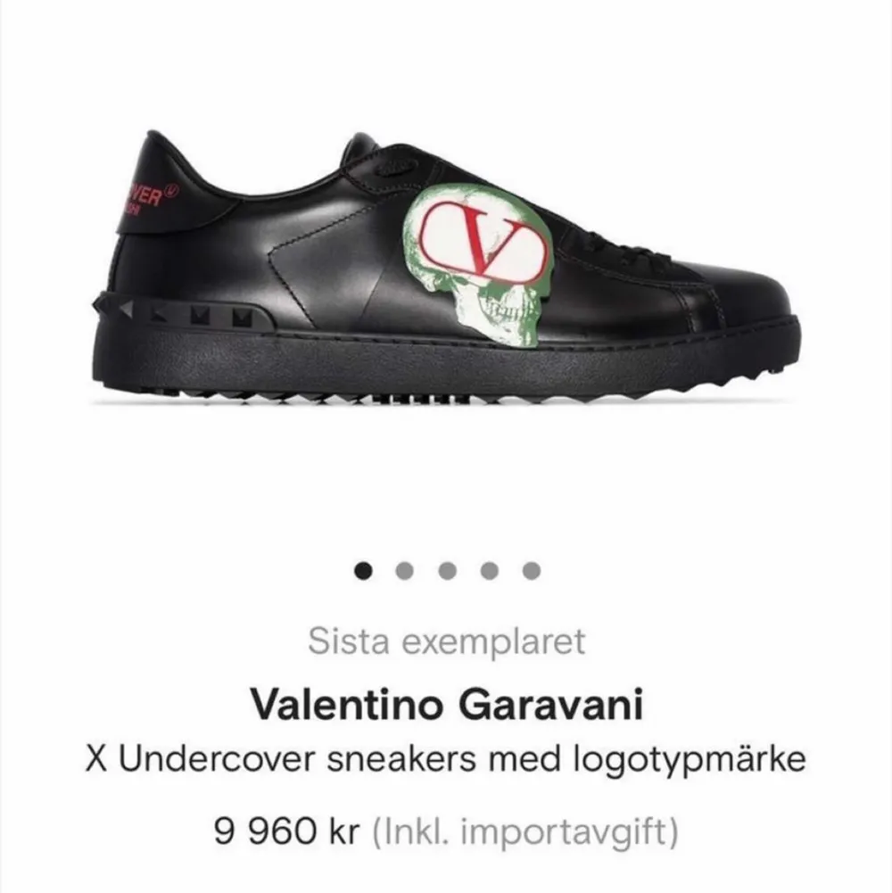 Valentino skor storlek 41. De är knappt använda, är som nya. Box, kvitto och extra skosnören följer med. Kan mötas upp eller fraktas 🤎 Kan gå ner i pris vid snabb affär!!! Buda gärna 🤎. Skor.