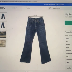 Jättefina lågmidjade jeans köpta på sell - Säljer ett par jöttefina lågmidjade jeans som jag köpt på sellpy. Säker pga av att det är lite för stora och lite för korta. Midjemåttet e ungefär 72cm på dem. Kom priv för fler frpgor elr bilder. Köparen står för frakten som är mellan 69-79kr💗