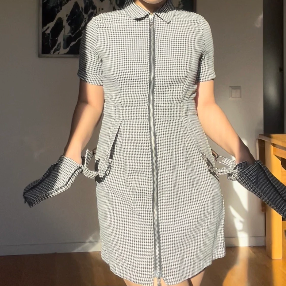 Rutig klänning med dragkedja  - 90