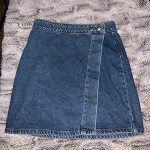 Jeanskjol - Jättefin jeanskjol som är i nyskick! 