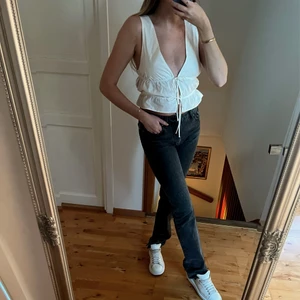 Topp - Säljer denna vita knyttopp från bershka, har inte kommit till användning🤍🤍🤍
