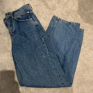 Straight jeans  - Superfina raka jeans från pull&bear som tyvärr har blivit för små för mig🫂 de är i nyskick 