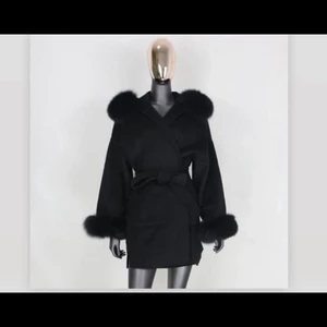 Oanvänd pälskappa - Oanvänd kappa storlek S men mer som en M