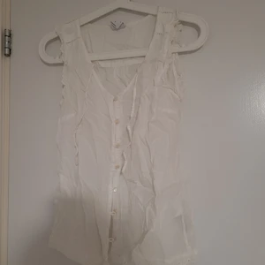 White cute cardigan - The cardigan is used. It pretty cute.