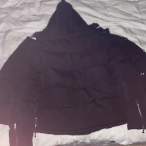 Storlek/passar M L  - I gott skick. Pris 3000 kan diskuteras 