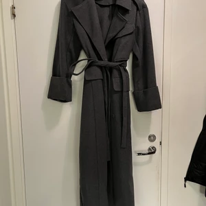 Kappa  - Säljer min nya kappa(600kr) för endast 350kr. Köparen står för upphämtning i Borås ev frakt. Jag står inte för postens slarv. För fler bilder kontakta mig. 