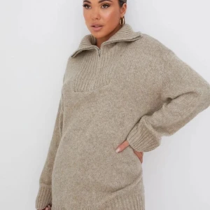 Eden beige stickad tröja Gina Tricot  - Säljer denna slutsålda tröja från Gina tricot 🧡 (Bilder tagna från Ellos och Nelly) köparen står för frakten! 💕