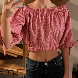 Sommar topp - Jätte fin sommar typ köpt från selpy som inte kommer till användning😊läs min bio för mer information💗