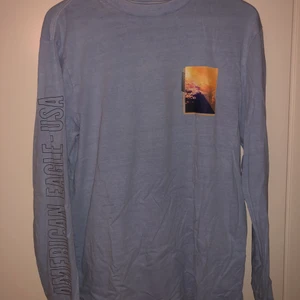 Tröja med print - Tröja med coolt print på baksidan. Nästan aldrig använd. 