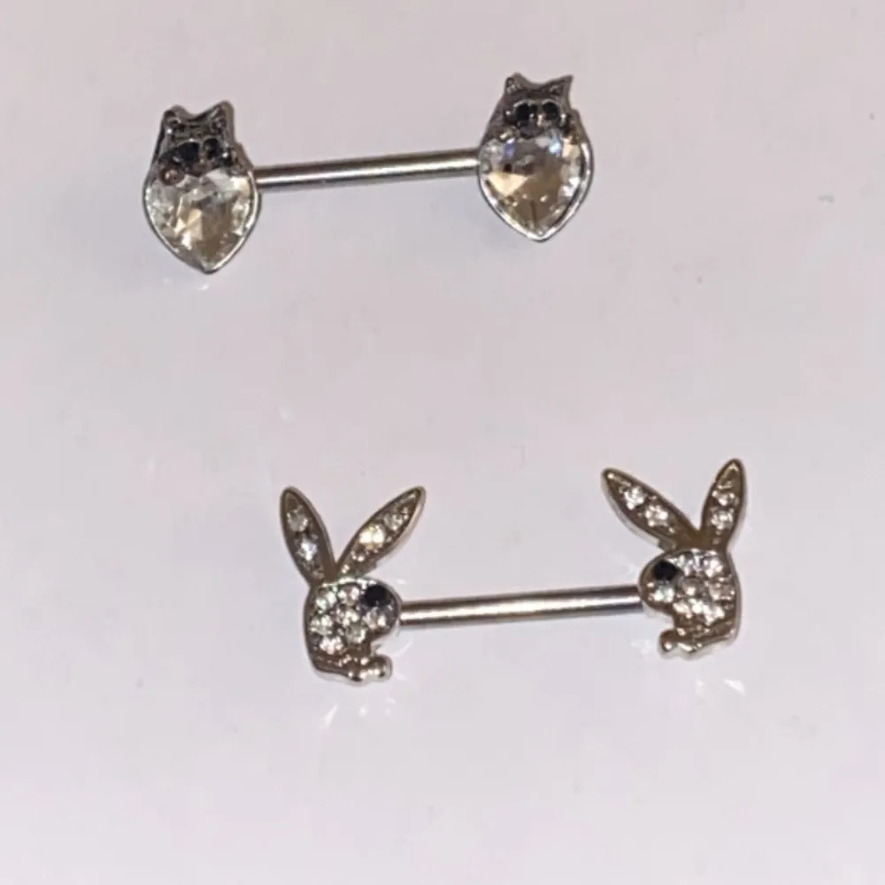 Säljer d 2 nipple jewlery som jag har aldrig testat för att jag inte tycker om d längre<33 Säljer båda för 60kr eller 30kr för 1. Accessoarer.